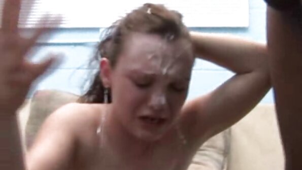 เจี๊ยบหวานกำลังได้รับ Cumshot ที่น่ารังเกียจหลังจากร่วมเพศทางทวารหนักร้อน